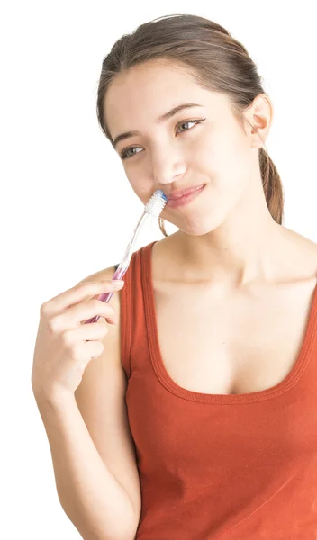 Ελκυστική νεαρή γυναίκα εκμετάλλευση οδοντόβουρτσα — Φωτογραφία Αρχείου