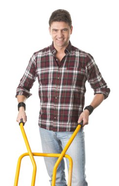 taşıma için kullanılan arabası ile mutlu bir adam