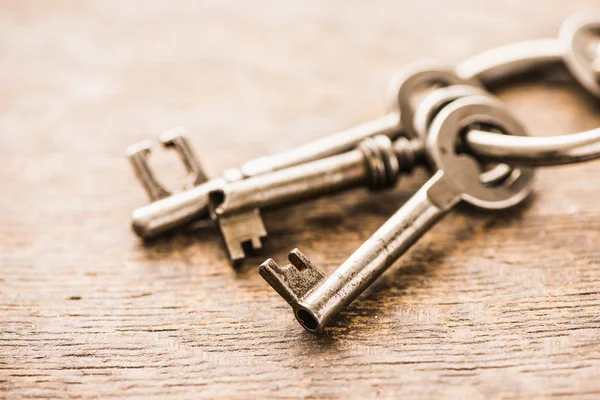 Set of old vintage keys on a ring — Stock Photo, Image