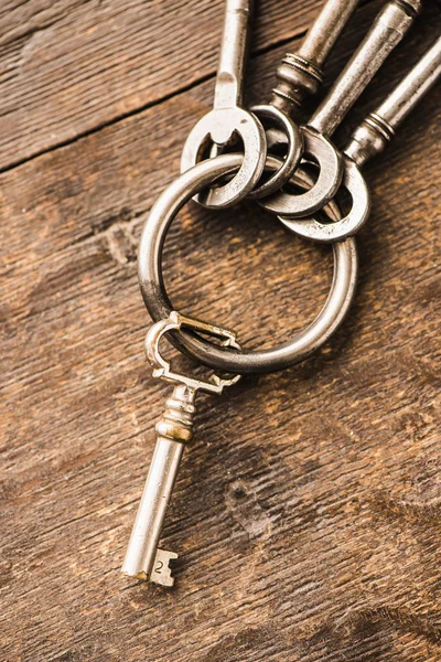 Set of old vintage keys on a ring — Stock Photo, Image
