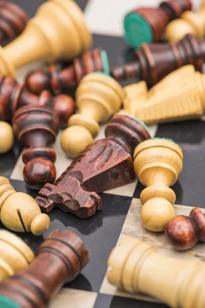 White and black chess pieces on a chessboard — Stock Photo, Image