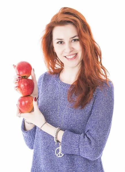 Joven hembra sostener tres manzanas rojas — Foto de Stock