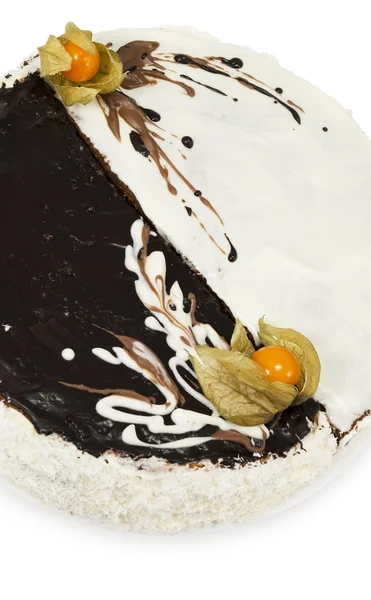 Gâteau fait maison décoré de glaçage noir et blanc et moulu — Photo