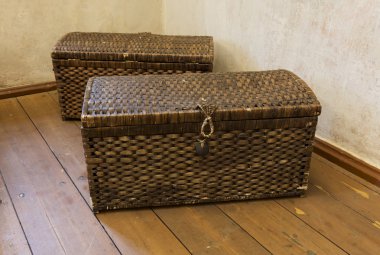 baston sandık odası köşede duran dan iki eski hasır