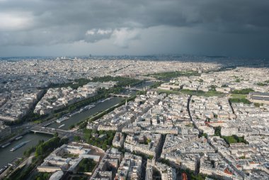 Eyfel Kulesi paris ve seine bir TH için görüntüleyin.