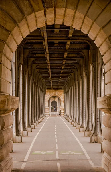 A view through the Viaduct de Passy, Paris — Stock Photo, Image