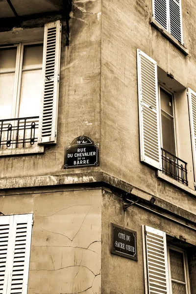 Montmartre, paris köşedeki bina — Stok fotoğraf