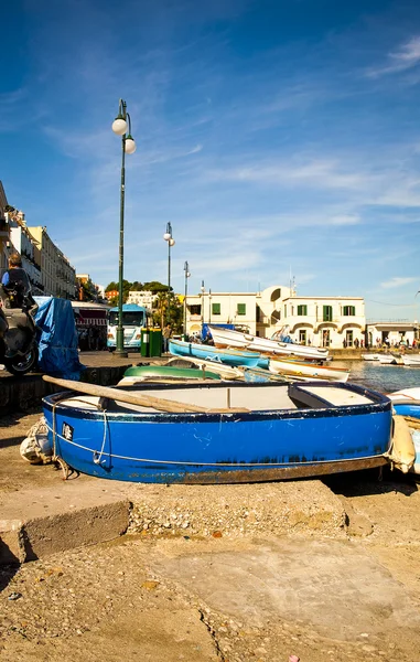 Blå båten på capri — Stockfoto