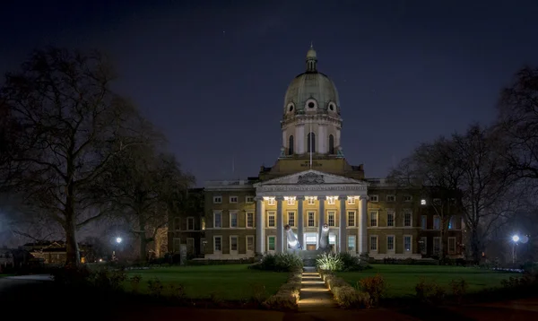 Imperial War Museum at Night — Stock Photo, Image