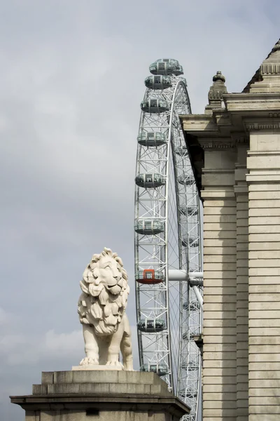 London eye a lev — Stock fotografie