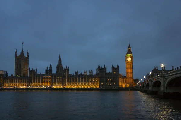 Westminster alacakaranlıkta manzarası — Stok fotoğraf