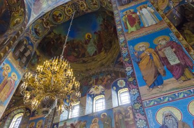 Rus Kilisesi içinde avize