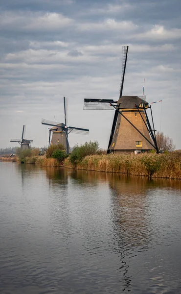 Három Szélmalom Folyónál Kinderdijk Hollandia — Stock Fotó