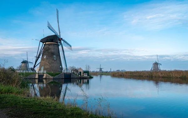 Anciens Moulins Vent Sur Bord Canal Kinderdijk Pays Bas — Photo