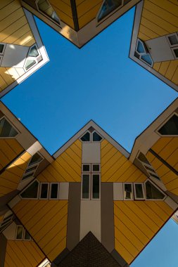 Hollanda, Rotterdam 'daki Kubuswoningen ya da Küp evleri. Mimar Piet Blom tarafından tasarlanan yenilikçi evler.