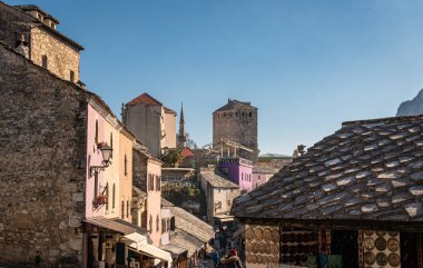 Mostar, Bosna-Hersek, Mart 2022 - Bosna-Hersek 'in Mostar kentinin eski binaları