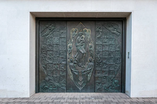 Διακοσμημένες Πόρτες Της Φραγκισκανής Μονής Και Της Εκκλησίας Του Αγίου — Φωτογραφία Αρχείου