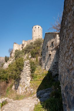 Bosna-Hersek 'in Capljina belediyesindeki Pocitelj ortaçağ köyündeki taş kale