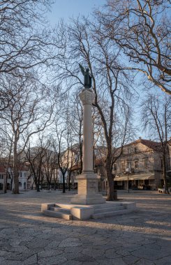 Bosna-Hersek 'in Trebinje kentindeki kasaba meydanında anıt sütun