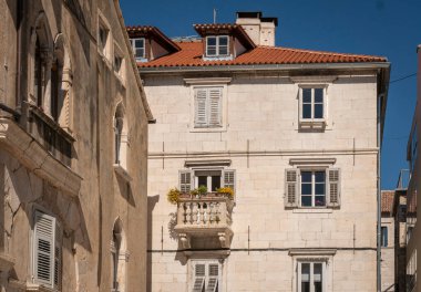 Hırvatistan 'ın antik Split kentindeki Diocletian Sarayı' nda cepheler inşa ediliyor