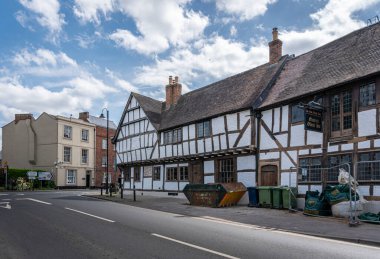 Tewkesbury, İngiltere, Mayıs 2022 - İngiltere 'nin Gloucestershire kentindeki Tewkesbury pazar kasabasındaki Antik kereste çerçeveli Old Bear Pub