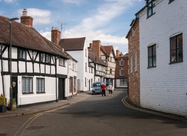 Tewkesbury, İngiltere, Mayıs 2022 - İngiltere 'nin Gloucestershire kentindeki Tewkesbury pazar kasabasında antik binalar