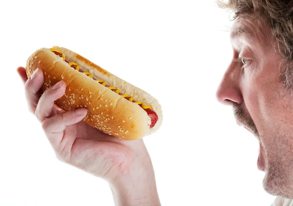 Hladový muž s hot dog — Stock fotografie
