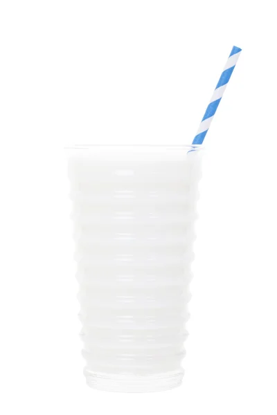 Szklanka mleka ze ścieżką przycinającą — Zdjęcie stockowe
