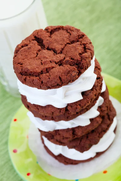 Melk en koekjes — Stockfoto