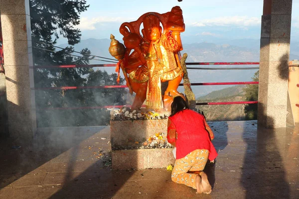 Gente Rezando Templo Hindú Hanuman —  Fotos de Stock
