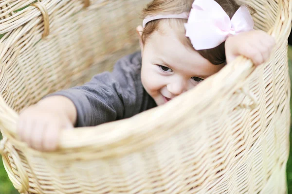 Söt liten flicka närbild porträtt — Stockfoto