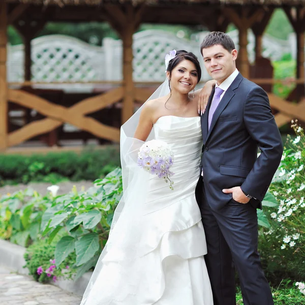 mutlu genç gelin ve damat onların düğün günü