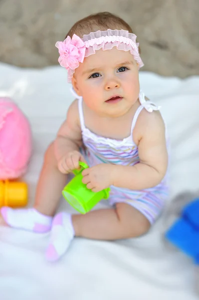 Zoete weinig baby meisje portret — Stockfoto