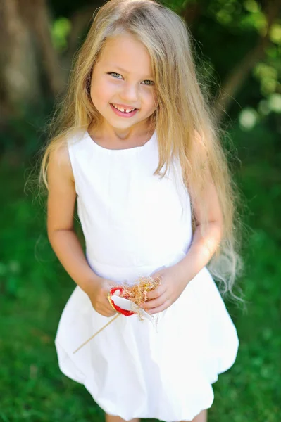 愛らしい小さな少女の肖像画 — ストック写真