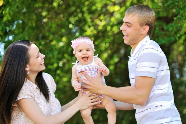 Portret van een gelukkige familie plezier samen — Stockfoto