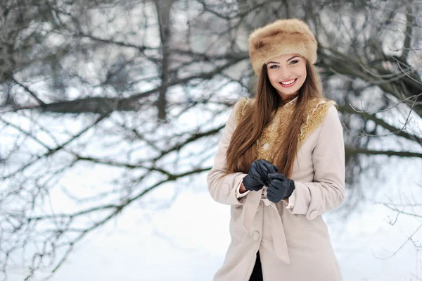 Portrait of beautiful girl in winter — Stock Photo, Image