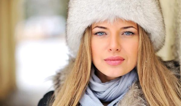 Beautiful girl face - close up portrait — Stock Photo, Image