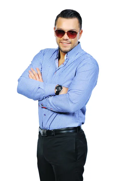 Elegante giovane bell'uomo in occhiali da sole - ritratto — Foto Stock