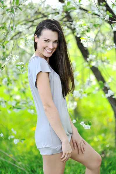 Young beautiful girl smiling - outdoor portrait — Stock Photo, Image