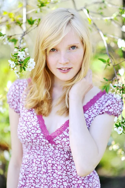 Sensual girl portrait posing outdoors — Stock Photo, Image