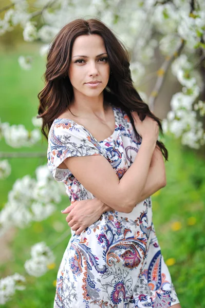 Young beautiful lady portrait on nature outdoors — Stock Photo, Image