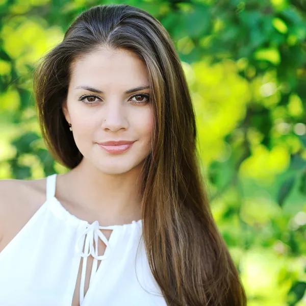 Rosto de mulher bonita - close-up — Fotografia de Stock