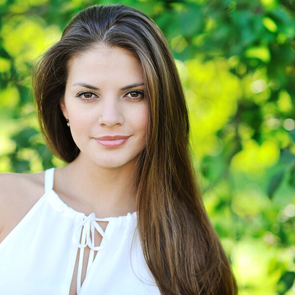 Красивое женское лицо - крупный план
