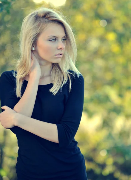 Foto van jonge mooie vrouw met prachtige haren — Stockfoto