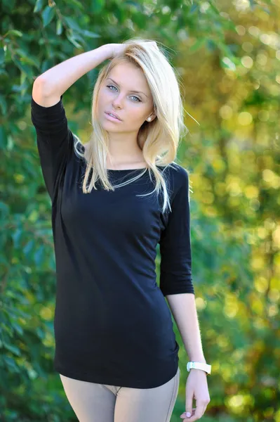 Beautiful blonde girl portrait outdoor — Stock Photo, Image