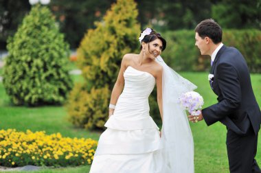 Gelin ve damat eğleniyor