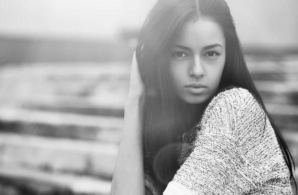 Young sensual model girl face. Black-white photo — Stock Photo, Image