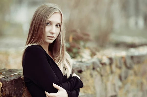 Portrait of a beautiful blonde girl close up — Stock Photo, Image