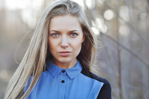 Beautiful female face - outdoor portrait — Stock Photo, Image