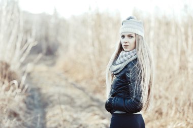 ahşap güzel bir kızın portresi